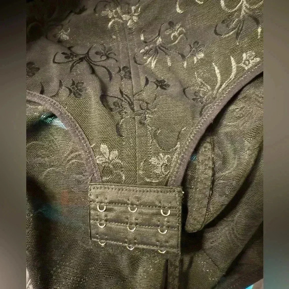 Women’s black stretchy lace bodysuit with hook & eye & zipper closure at back - Picture 5 of 11